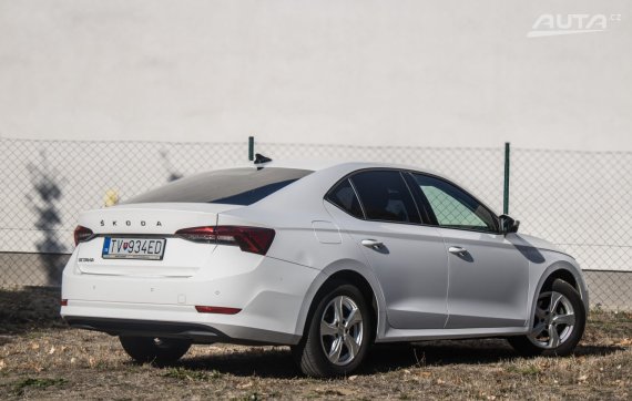 Škoda Octavia 2.0 TDI SCR 85kW MT/6 2021 / AJ NA SPLÁTKY / PROTIÚČET 2021 bílá