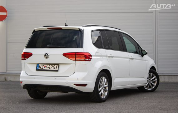 Volkswagen Touran 2.0 TDI SCR BMT DSG EU6, 110kW, A6 / AJ NA SPLÁTKY / PROTIÚČET / 2016 bílá