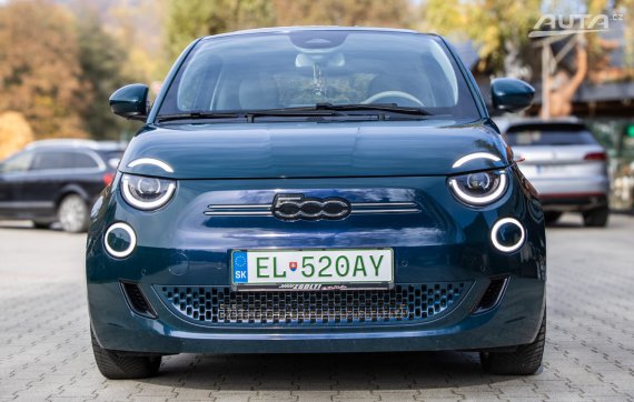 Fiat 500e la Prima 87kW 2022 / AJ NA SPLÁTKY / PRTIÚČET 2022 zelená
