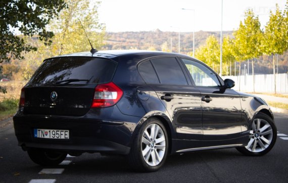 BMW 118d E87 motor M47 2005 modrá