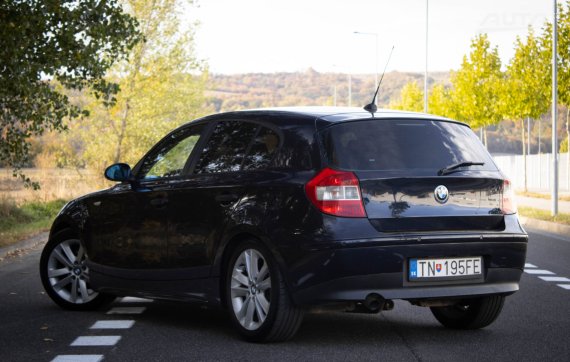 BMW 118d E87 motor M47 2005 modrá