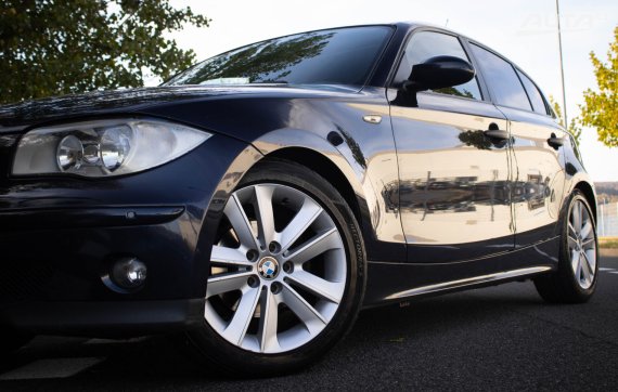BMW 118d E87 motor M47 2005 modrá