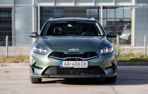 Kia Ceed SW 1.5 T-GDi Platinum A/T, 118kW (2023) / AJ NA SPLÁTKY / PROTIÚČET / 2023 zelená
