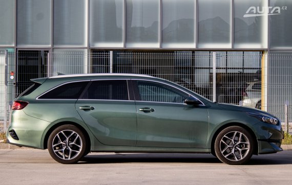 Kia Ceed SW 1.5 T-GDi Platinum A/T, 118kW (2023) / AJ NA SPLÁTKY / PROTIÚČET / 2023 zelená