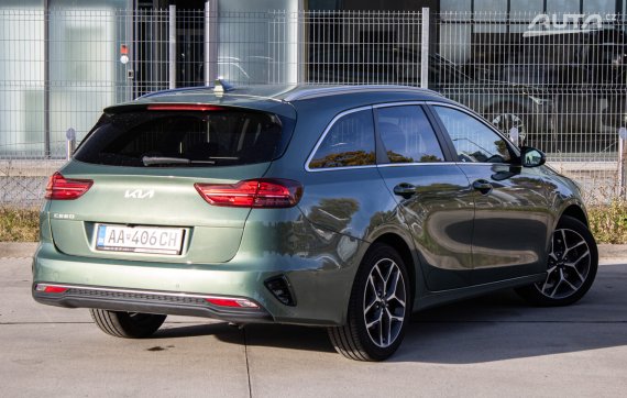 Kia Ceed SW 1.5 T-GDi Platinum A/T, 118kW (2023) / AJ NA SPLÁTKY / PROTIÚČET / 2023 zelená