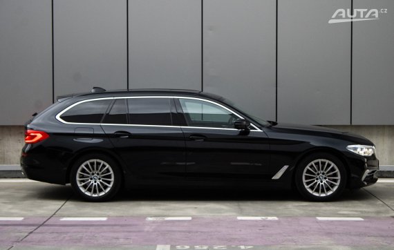 BMW Rad 5 Touring 520d xDrive Luxury Line 140kW AT/8 2019 / AJ NA SPLÁTKY / PROTIÚČET 2019 černá