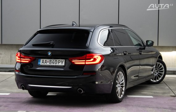 BMW Rad 5 Touring 520d xDrive Luxury Line 140kW AT/8 2019 / AJ NA SPLÁTKY / PROTIÚČET 2019 černá