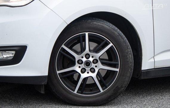 Ford Grand C-Max 2.0 TDCi A/T, 110kW (2015) / AJ NA SPLÁTKY / PROTIÚČET / 2015 bílá