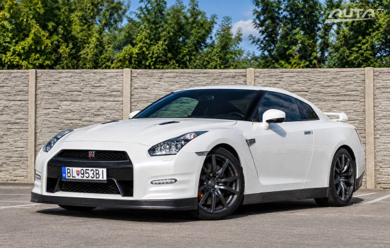Nissan GT-R 390kW AT/6 DBA-R35 2011 / AJ NA SPLÁTKY / PROTIÚČET 2011 - hlavní pohled