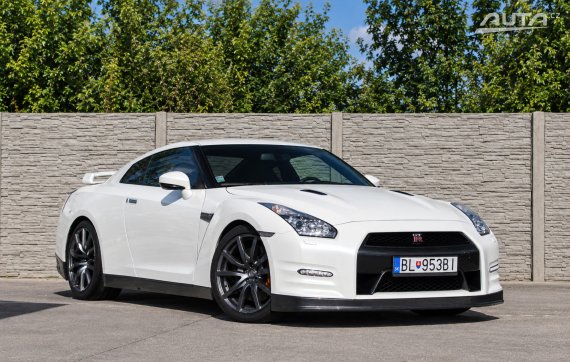 Nissan GT-R 390kW AT/6 DBA-R35 2011 / AJ NA SPLÁTKY / PROTIÚČET 2011 bílá