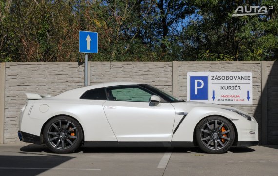 Nissan GT-R 390kW AT/6 DBA-R35 2011 / AJ NA SPLÁTKY / PROTIÚČET 2011 bílá