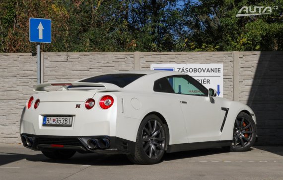 Nissan GT-R 390kW AT/6 DBA-R35 2011 / AJ NA SPLÁTKY / PROTIÚČET 2011 bílá