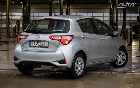 Toyota Yaris 1.5 VVT-iE Active, 82kW (2020) / AJ NA SPLÁTKY / PROTIÚČET / 2020 šedá
