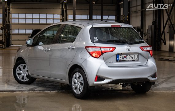 Toyota Yaris 1.5 VVT-iE Active, 82kW (2020) / AJ NA SPLÁTKY / PROTIÚČET / 2020 šedá
