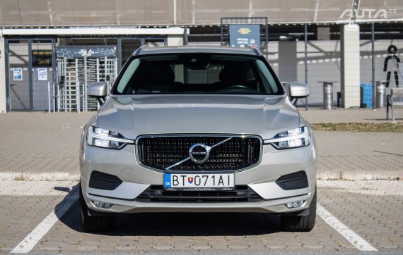 Volvo XC60 D4 A/T, 140kW (2020) / AJ NA SPLÁTKY / PROTIÚČET / 2020 zlatá metalíza