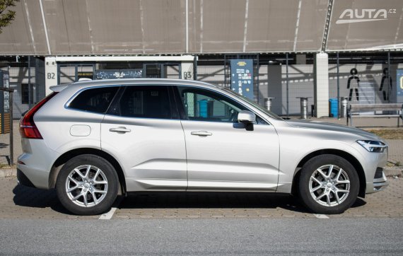 Volvo XC60 D4 A/T, 140kW (2020) / AJ NA SPLÁTKY / PROTIÚČET / 2020 zlatá metalíza