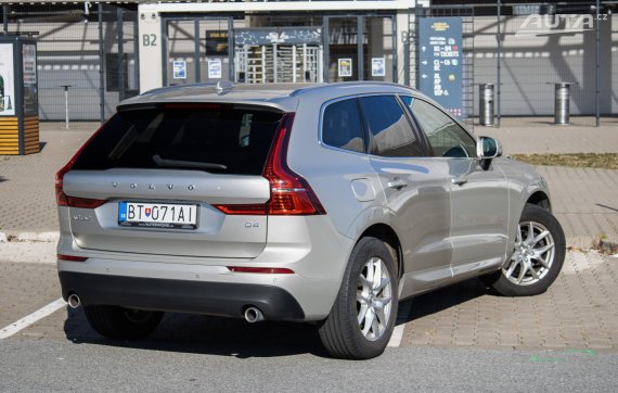 Volvo XC60 D4 A/T, 140kW (2020) / AJ NA SPLÁTKY / PROTIÚČET / 2020 zlatá metalíza
