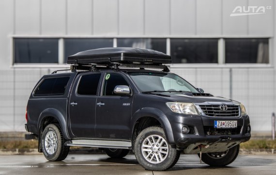 Toyota Hilux 2.5 I D-D4 106kW AWD MT/5 2015 / AJ NA SPLÁTKY / PROTIÚČET 2015 šedá