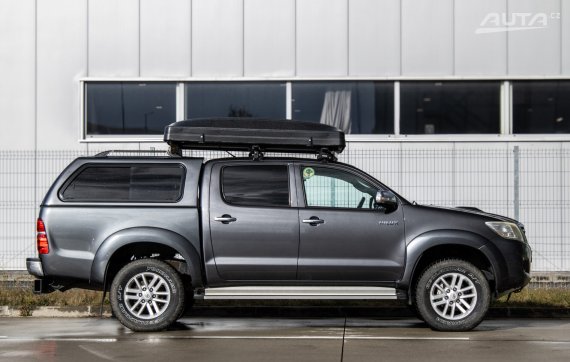 Toyota Hilux 2.5 I D-D4 106kW AWD MT/5 2015 / AJ NA SPLÁTKY / PROTIÚČET 2015 šedá