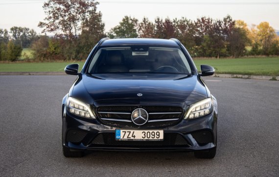 Mercedes-Benz C 220 d A/T, 143kW (2019) 2019 černá