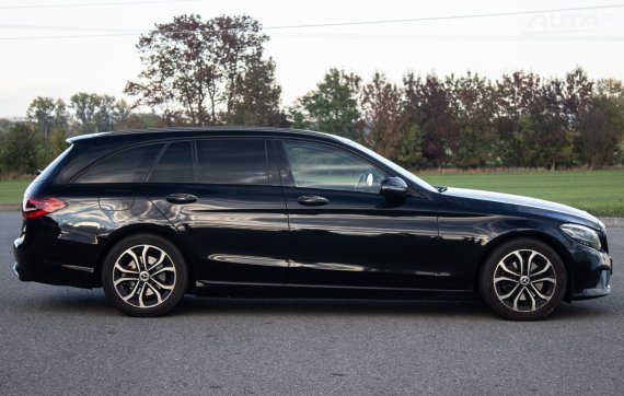 Mercedes-Benz C 220 d A/T, 143kW (2019) 2019 černá