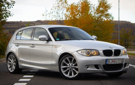 BMW 118i E87 Lci 2011 stříbrná metalíza