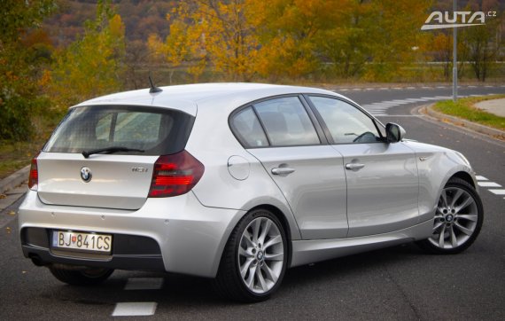 BMW 118i E87 Lci 2011 stříbrná metalíza