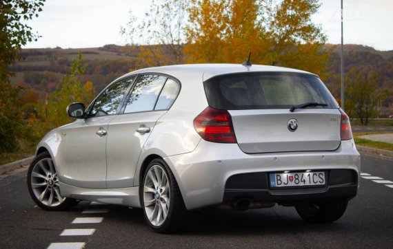 BMW 118i E87 Lci 2011 stříbrná metalíza
