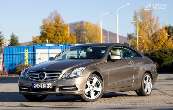 Mercedes-Benz E trieda Kupé 350 CDI BlueEFFICIENCY C207 / 195kW / A7 / ZÁRUKA / AJ NA SPLÁTKY / 2011 - hlavní pohled