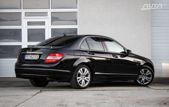 Mercedes-Benz C trieda Sedan 350 CDI 4MATIC, 170kW, A7 / AJ NA SPLÁTKY / PROTIÚČET / 2010 černá