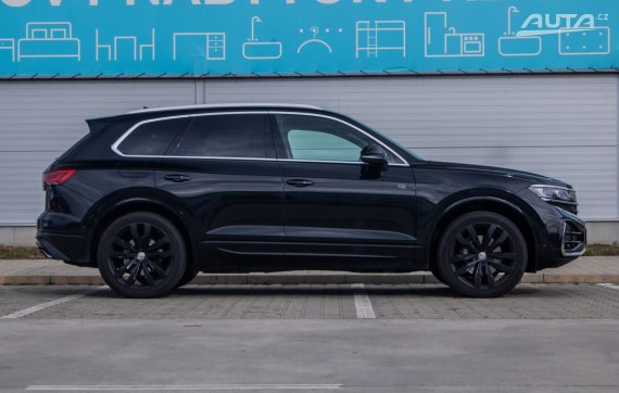 Volkswagen Touareg 3.0 V6 R-Line 4Motion 170kW AT/8 2025 / AJ NA SPLÁTKY / PROTIÚČET 2025 černá