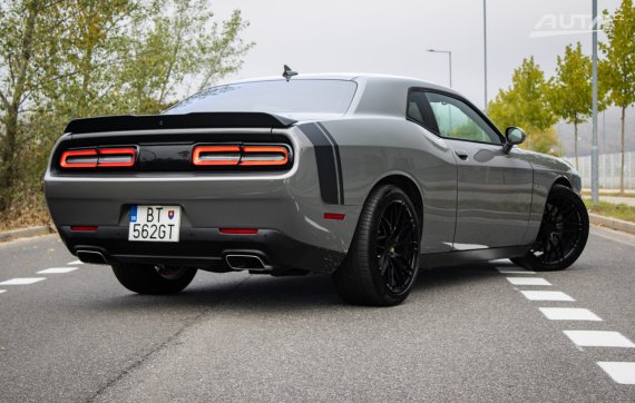 Dodge Challenger 392 HEMI Scat Pack Shaker 6.4 V8 492 PS / AJ NA SPLÁTKY / PROTIÚČET / 2018 šedá