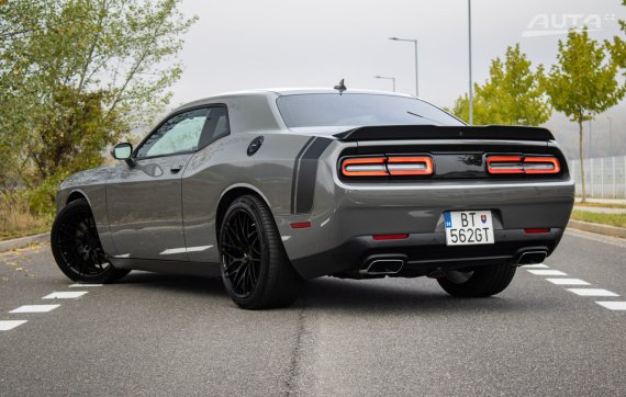 Dodge Challenger 392 HEMI Scat Pack Shaker 6.4 V8 492 PS / AJ NA SPLÁTKY / PROTIÚČET / 2018 šedá
