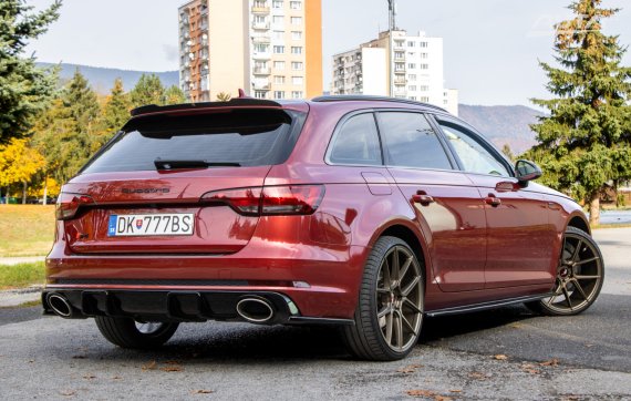 Audi A4 Avant 40 2.0 TDI quattro S tronic / 140kW / A7 / ZÁRUKA / AJ NA SPLÁTKY / PROTIÚČET 2019 červená