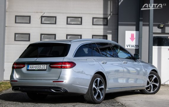 Mercedes-Benz E trieda Kombi 220 d 4MATIC A/T, 143kW (2018) / AJ NA SPLÁTKY / PROTIÚČET / 2018 stříbrná metalíza
