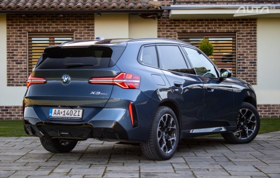 BMW X3 G45 40d xDrive M Sport / 210kW / A8 / ZÁRUKA / AJ NA SPLÁTKY / PROTIÚČET 2025 modrá