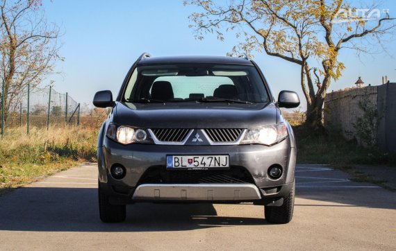 Mitsubishi Outlander 2.0 DI-D, 103kW, M6, 5d. / AJ NA SPLÁTKY / PROTIÚČET / 2007 šedá