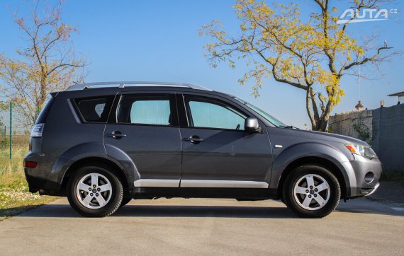 Mitsubishi Outlander 2.0 DI-D, 103kW, M6, 5d. / AJ NA SPLÁTKY / PROTIÚČET / 2007 šedá