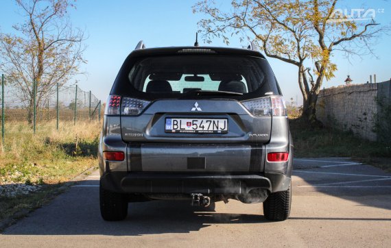Mitsubishi Outlander 2.0 DI-D, 103kW, M6, 5d. / AJ NA SPLÁTKY / PROTIÚČET / 2007 šedá