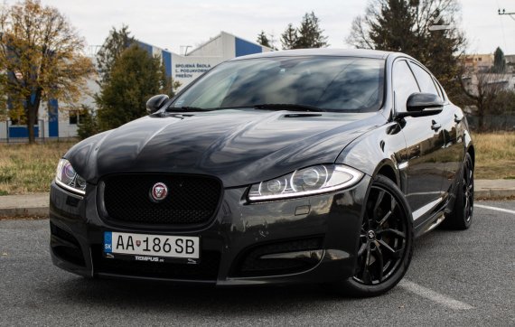 Jaguar XF 3.0 V6 Supercharged A/T, 250kW (2014) / AJ NA SPLÁTKY / PROTIÚČET / 2014 šedá