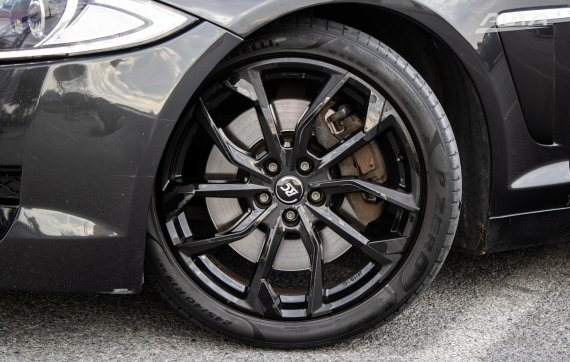 Jaguar XF 3.0 V6 Supercharged A/T, 250kW (2014) / AJ NA SPLÁTKY / PROTIÚČET / 2014 šedá
