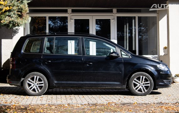 Volkswagen Touran 1.9 TDI, 77kW (2009) / AJ NA SPLÁTKY / PROTIÚČET / 2009 černá