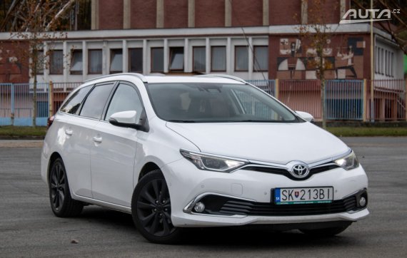 Toyota Auris Touring Sports 1.6 D-4D Executive / 82kW / M6 / ZÁRUKA / AJ NA SPLÁTKY / PROTIÚČET 2016 bílá