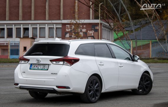 Toyota Auris Touring Sports 1.6 D-4D Executive / 82kW / M6 / ZÁRUKA / AJ NA SPLÁTKY / PROTIÚČET 2016 bílá