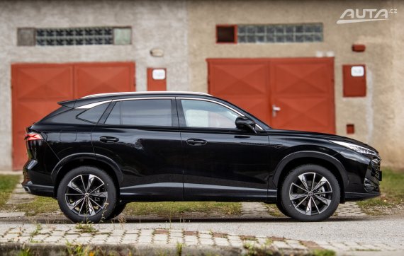Mg HS R Emotion 125kW AT/7 2026 / AJ NA SPLÁTKY / PROTIÚČET 2026 černá