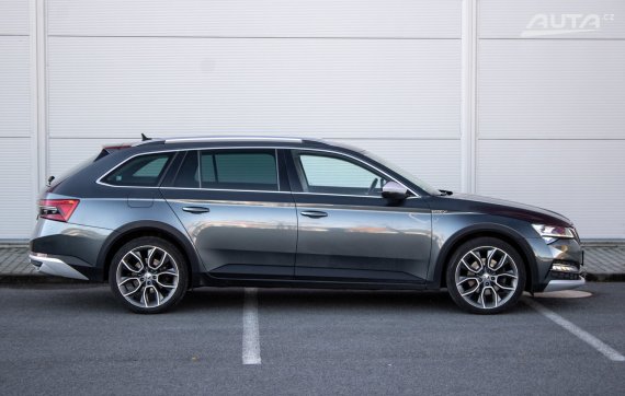 Škoda Superb Combi 2.0 TDI Scout 4x4 DSG / 147kW / A7 / ZÁRUKA / AJ NA SPLÁTKY / PROTIÚČET 2021 šedá