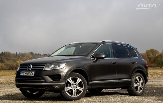 Volkswagen Touareg 3.0 V6 TDI BMT 4MOTION, 193kW (2015) / AJ NA SPLÁTKY / PROTIÚČET / 2015 - hlavní pohled