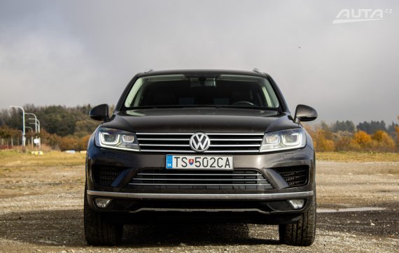 Volkswagen Touareg 3.0 V6 TDI BMT 4MOTION, 193kW (2015) / AJ NA SPLÁTKY / PROTIÚČET / 2015 hnědá