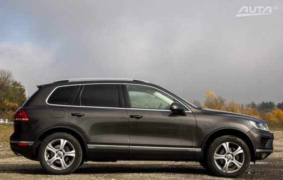 Volkswagen Touareg 3.0 V6 TDI BMT 4MOTION, 193kW (2015) / AJ NA SPLÁTKY / PROTIÚČET / 2015 hnědá