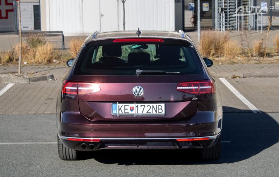 Volkswagen Passat Variant 2.0 TDI Highline 4MOTION DSG / 140kW / A6 / ZÁRUKA / AJ NA SPLÁTKY / 2015 červená